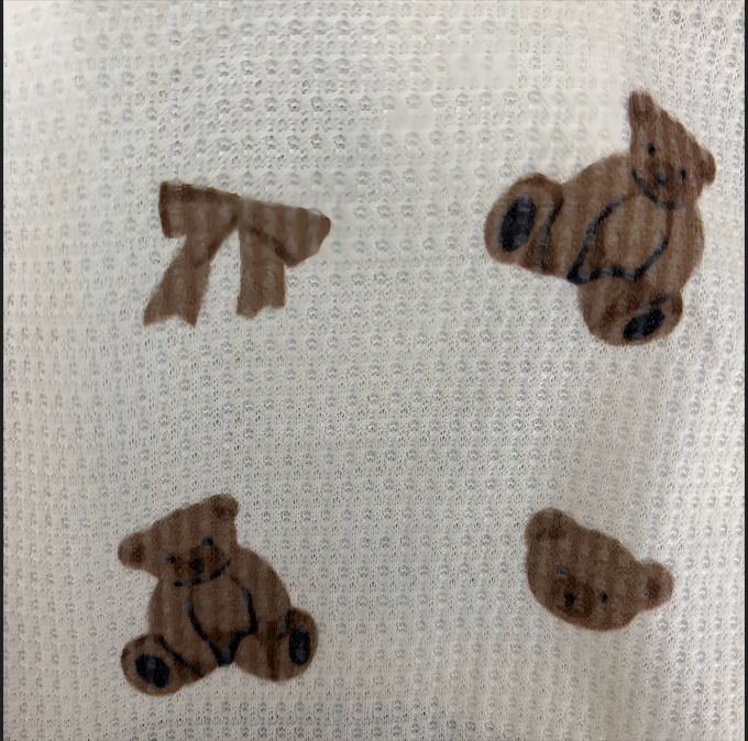 春・秋向けの犬用洋服、くまさん柄の可愛いドッグウェア。肌に優しい綿素材で、汚れ防止・防蚊対策・抜け毛対策にも最適なロンパース型パジャマ。