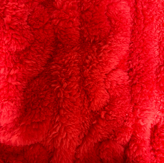 秋冬向けの犬用洋服、ふわふわで温かいケーブルニット風ドッグウェア。防寒・汚れ防止・抜け毛対策◎。伸縮性があり着脱簡単。おしゃれで可愛いデザイン＆選べる3色展開、小型犬にも最適。