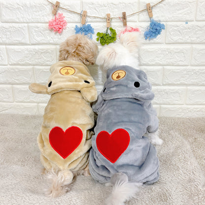 冬向けの犬用洋服、ふわふわで暖かいクマさん着ぐるみドッグウェア。防寒対策◎。汚れ防止＆抜け毛対策に最適。おしゃれで可愛いデザインが小型犬のお散歩や部屋着にもぴったり。