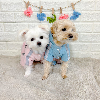 冬向けの犬用洋服、暖かいダウンジャケット風ドッグウェア。もこもこ裏地で防寒対策◎。汚れ防止＆抜け毛対策に最適。反射テープ付きで夜間のお散歩も安心な小型犬向けデザイン。