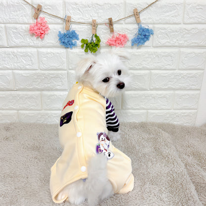 春・秋向けの犬用洋服、おしゃれで可愛いボーダーデザインのドッグウェア。防寒・汚れ防止・抜け毛対策◎。後ろボタン仕様で着脱簡単、小型犬にも快適なロンパース型デザイン。