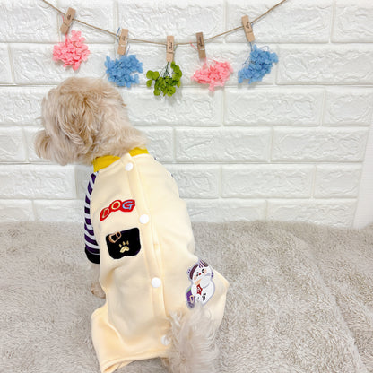 春・秋向けの犬用洋服、おしゃれで可愛いボーダーデザインのドッグウェア。防寒・汚れ防止・抜け毛対策◎。後ろボタン仕様で着脱簡単、小型犬にも快適なロンパース型デザイン。