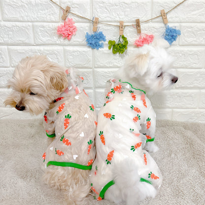 春夏向けの犬用洋服、可愛いにんじん柄のメッシュ生地ドッグウェア。通気性抜群で涼しく快適、虫よけ・汚れ防止・抜け毛対策にも最適な小型犬向けロンパース。