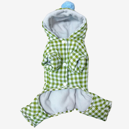 秋冬向けの犬用洋服、内側ふわふわ素材で暖かいギンガムチェック柄ドッグウェア。防寒・汚れ防止・抜け毛対策◎。ポンポン付きデザインが可愛く、小型犬にも最適な一着。