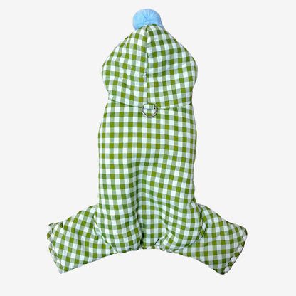 秋冬向けの犬用洋服、内側ふわふわ素材で暖かいギンガムチェック柄ドッグウェア。防寒・汚れ防止・抜け毛対策◎。ポンポン付きデザインが可愛く、小型犬にも最適な一着。