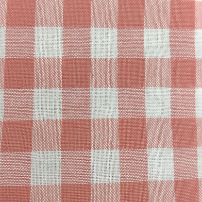 秋冬向けの犬用洋服、内側ふわふわ素材で暖かいギンガムチェック柄ドッグウェア。防寒・汚れ防止・抜け毛対策◎。ポンポン付きデザインが可愛く、小型犬にも最適な一着。