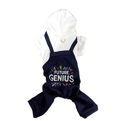 「秋冬向けの犬用洋服、おしゃれなオーバーオール風ドッグウェア。暖か素材で防寒対策◎。汚れ防止＆抜け毛対策にも最適。前ボタン仕様で着脱簡単な小型犬向けデザイン。