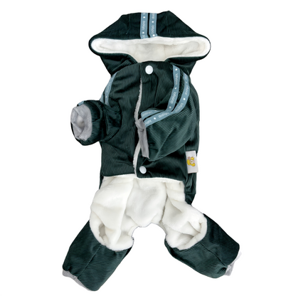 秋冬向けの犬用洋服、暖かいコーデュロイ素材のおしゃれなドッグウェア。防寒・汚れ防止・抜け毛対策に最適。前ボタン仕様で着脱簡単、小型犬にもおすすめ。