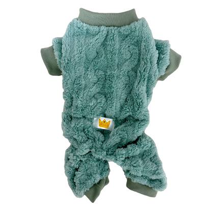 秋冬向けの犬用洋服、ふわふわで温かいケーブルニット風ドッグウェア。防寒・汚れ防止・抜け毛対策◎。伸縮性があり着脱簡単。おしゃれで可愛いデザイン＆選べる3色展開、小型犬にも最適。