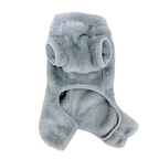 冬向けの犬用洋服、もこもこフリース素材の暖かいドッグウェア。小型犬にも最適な防寒ロンパース。背中チャックで着脱簡単、おしゃれで可愛いデザイン。