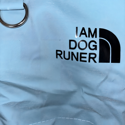 冬向けの犬用洋服、暖かいダウンジャケット風ドッグウェア。もこもこ裏地で防寒対策◎。汚れ防止＆抜け毛対策に最適。反射テープ付きで夜間のお散歩も安心な小型犬向けデザイン。