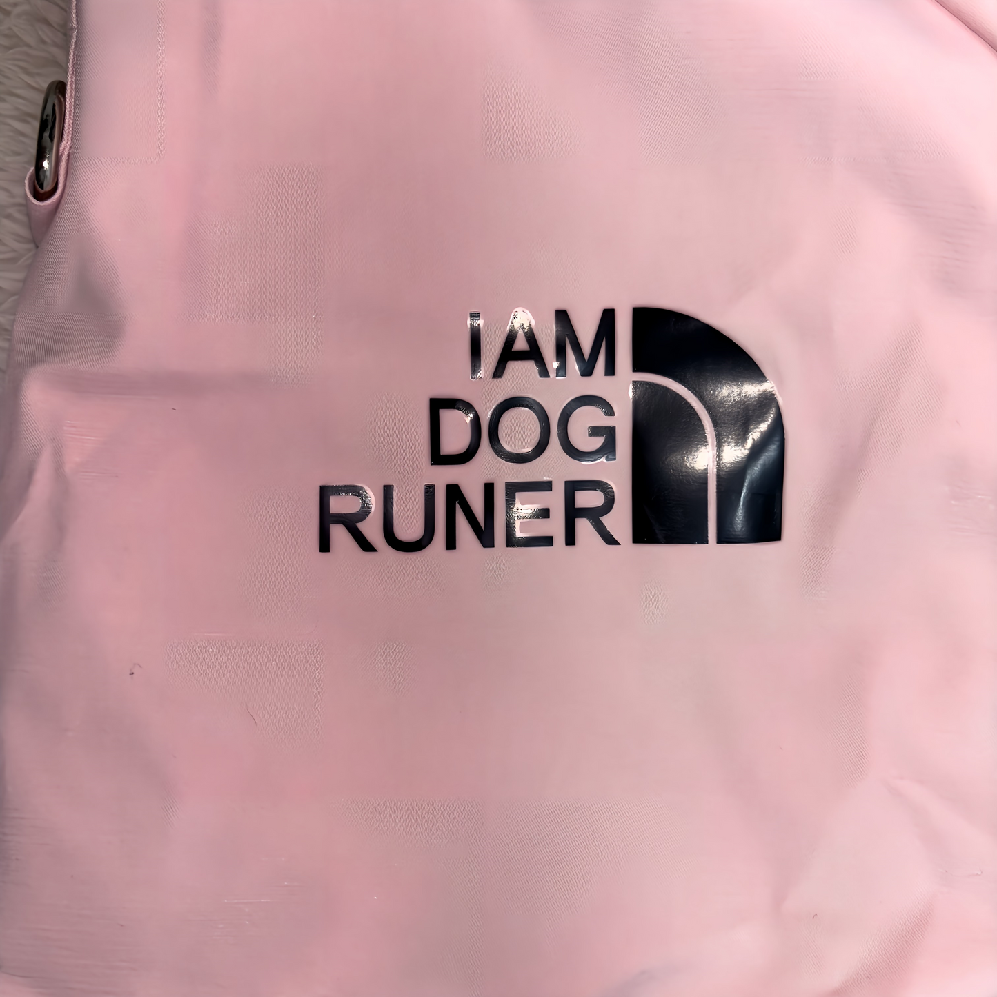 冬向けの犬用洋服、暖かいダウンジャケット風ドッグウェア。もこもこ裏地で防寒対策◎。汚れ防止＆抜け毛対策に最適。反射テープ付きで夜間のお散歩も安心な小型犬向けデザイン。