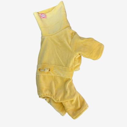 秋冬向けの犬用洋服、暖かいコーデュロイ素材のおしゃれなドッグウェア。防寒・汚れ防止・抜け毛対策に最適。前ボタン仕様で着脱簡単、小型犬にもおすすめ。